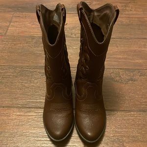 Brown kids cowboy boots Size 1